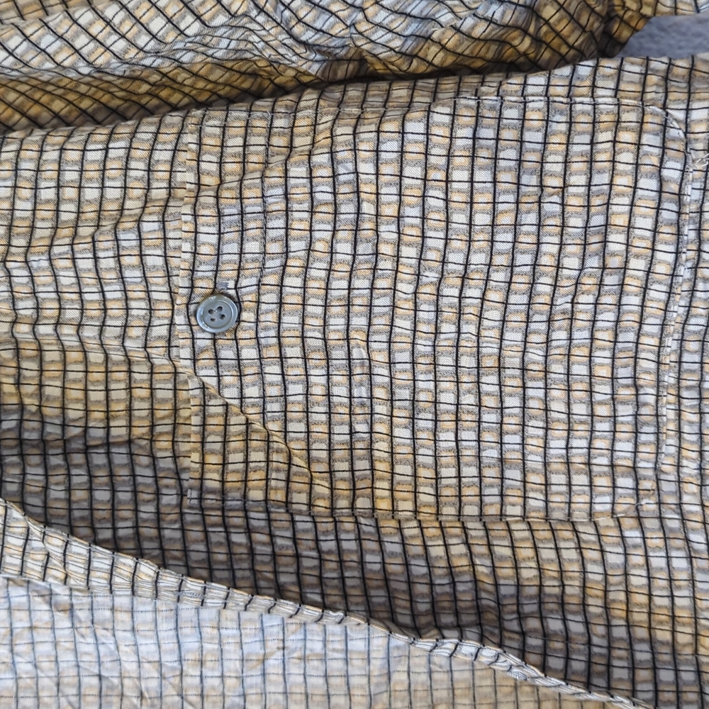 Button down - Picture 3 of 3